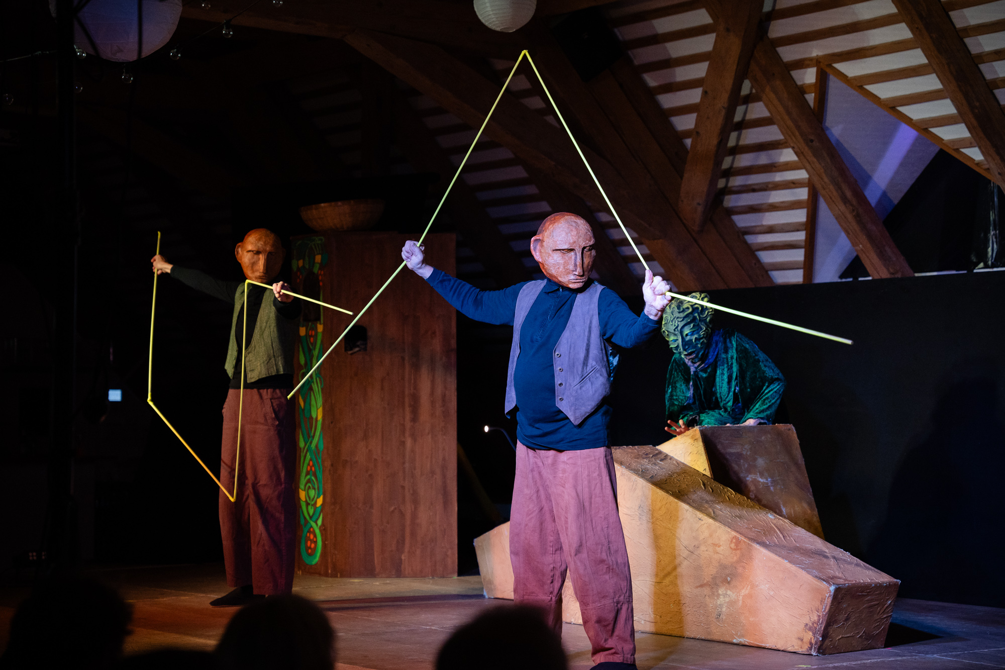 #theater #theaterrab #surrealism #randomactsofbeauty 
 #maskentheater  #aurora #masktheatre #visualpoetry #masksandmusic #changethruart #zukunst #paradigmawechsel #felixborel #rokuijpers #nachhaltigkeit #artandnature #naturtheater ©FotoJenniferRohrbacher